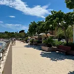 Standing 100m De La Avec Balcon Dauphin Antibes