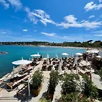 Standing 100m De La Avec Balcon Dauphin