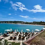 Standing 100m De La Avec Balcon Dauphin Lejlighed *