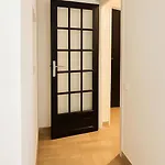 Standing 100m De La Avec Balcon Dauphin *