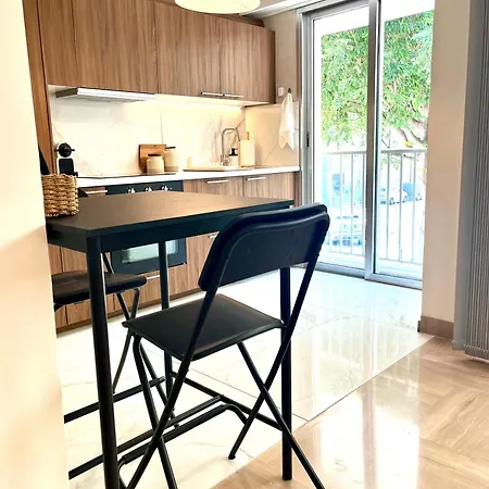 Standing 100m De La Avec Balcon Dauphin