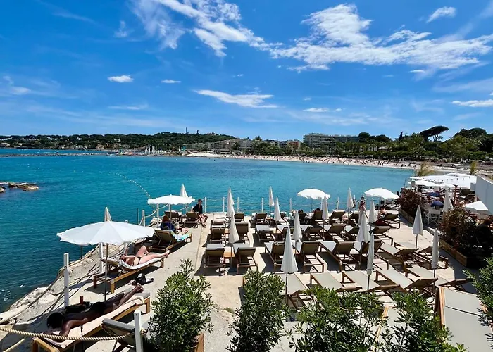 Standing 100m De La Avec Balcon Dauphin