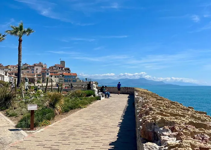 Standing 100m De La Avec Balcon Dauphin Apartamento