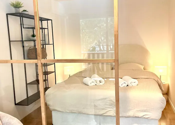 Standing 100m De La Avec Balcon Dauphin *