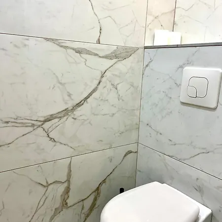 Standing 100m De La Avec Balcon Dauphin