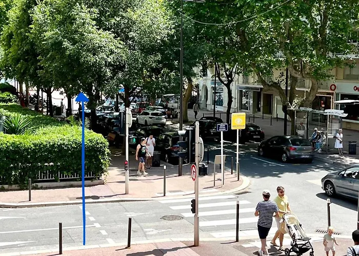 Standing 100m De La Avec Balcon Dauphin Antibes