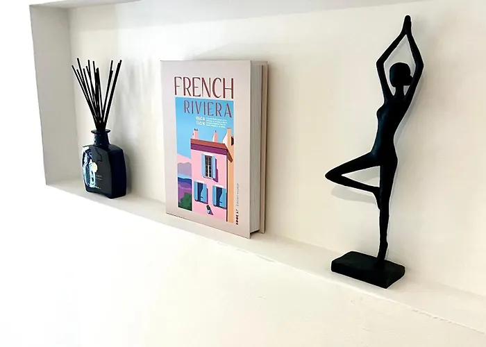 Standing 100m De La Avec Balcon Dauphin * Antibes